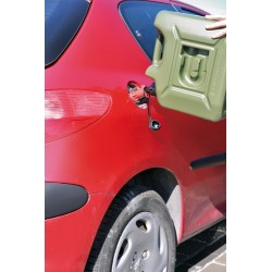 Travasatore con sistema di protezione per taniche